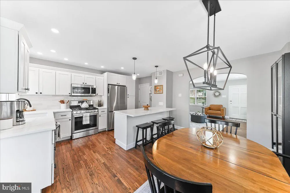1228 Cobbs St, Drexel Hill, PA 19026