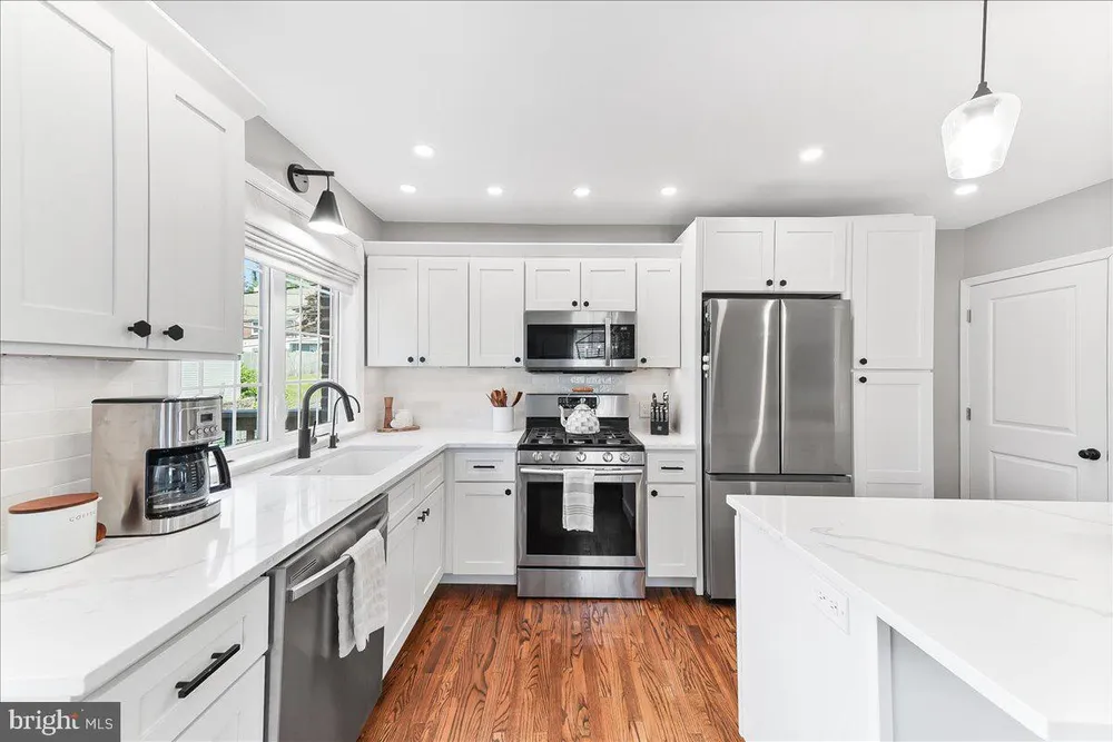 1228 Cobbs St, Drexel Hill, PA 19026
