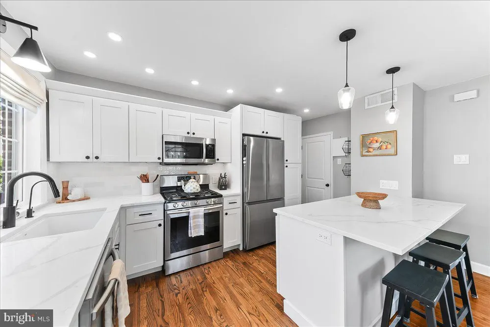 1228 Cobbs St, Drexel Hill, PA 19026