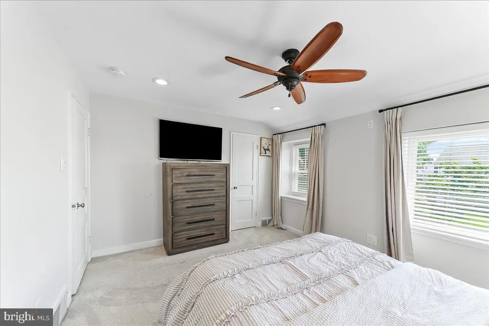 1228 Cobbs St, Drexel Hill, PA 19026