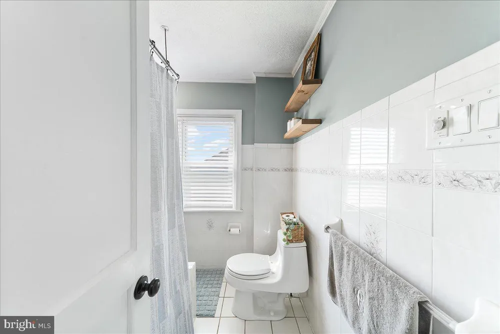 1228 Cobbs St, Drexel Hill, PA 19026