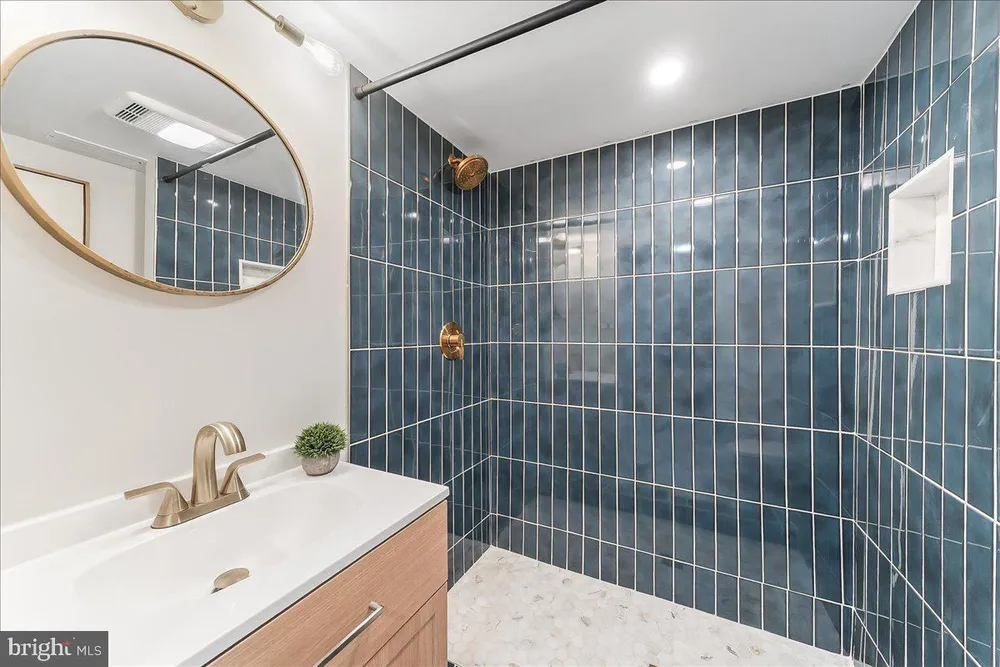 1228 Cobbs St, Drexel Hill, PA 19026