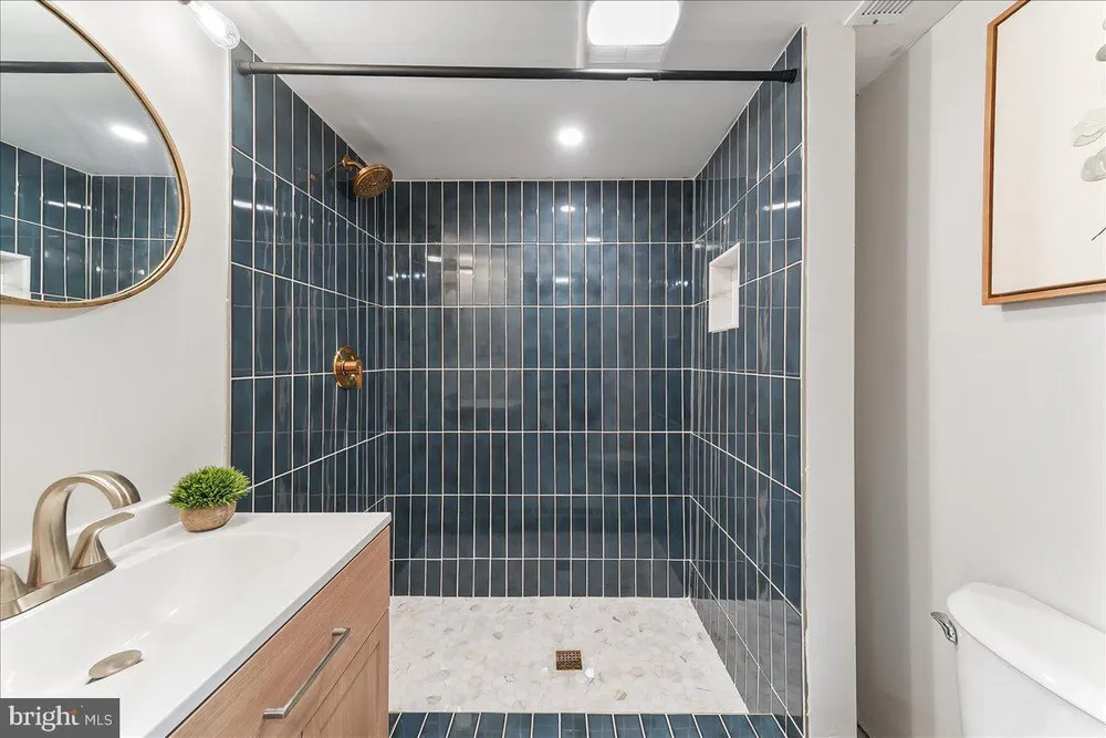 1228 Cobbs St, Drexel Hill, PA 19026