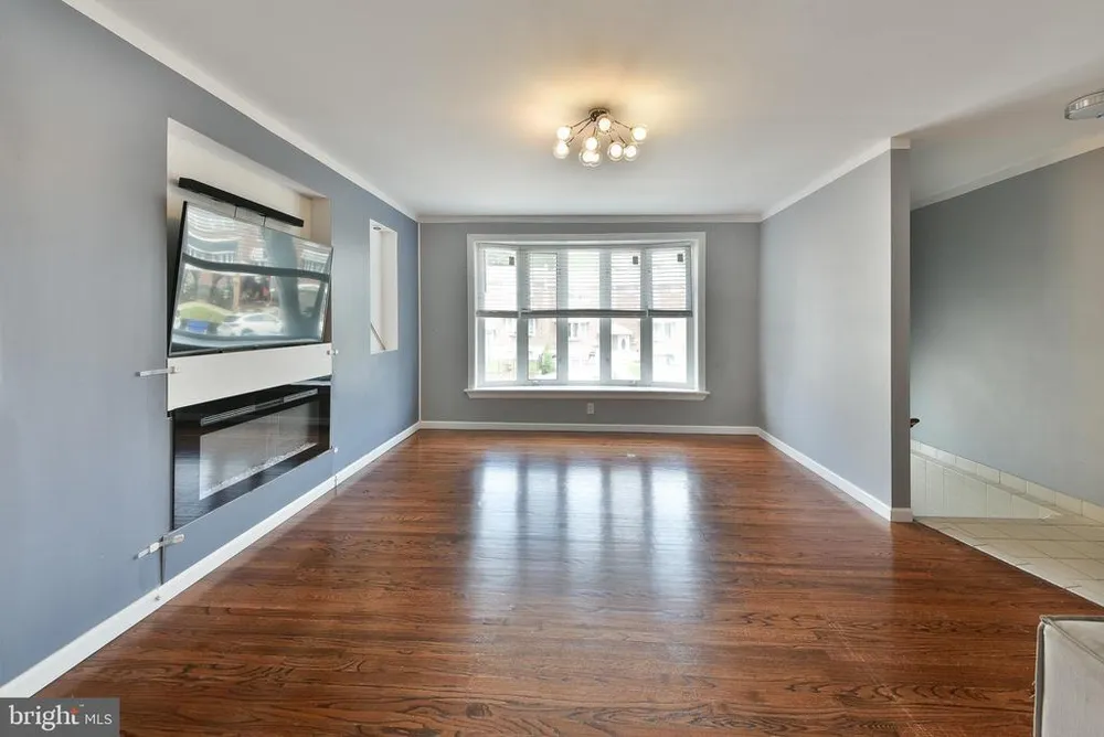 2826 Maxwell St, Philadelphia, PA 19136