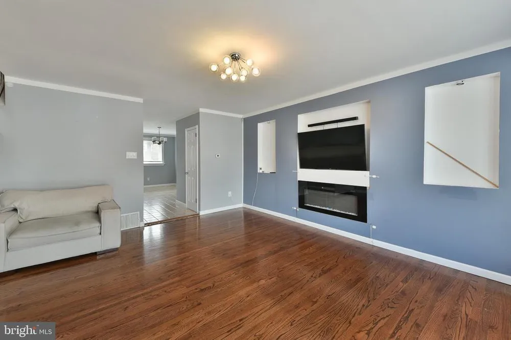 2826 Maxwell St, Philadelphia, PA 19136