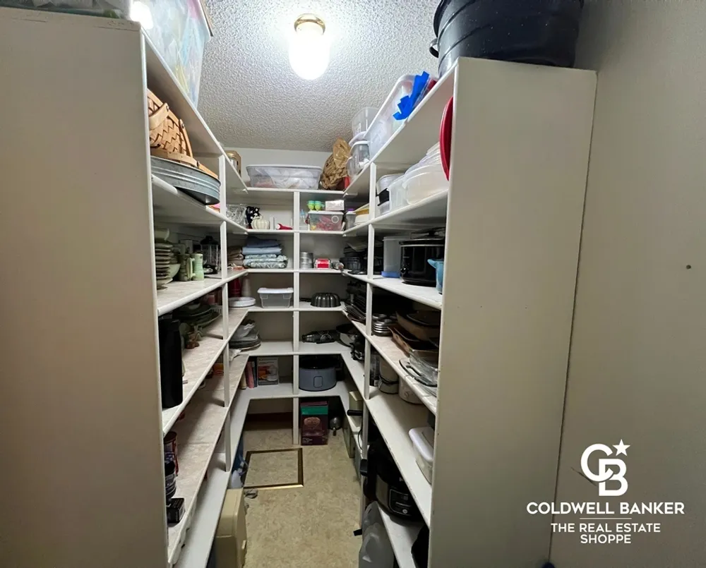 2808 Kris Pl, Garden City, KS 67846