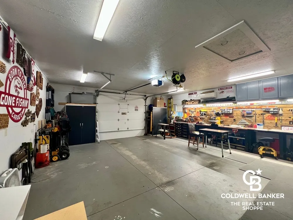 2808 Kris Pl, Garden City, KS 67846