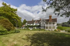 The Avenue, Bourne End, SL8 photo 1