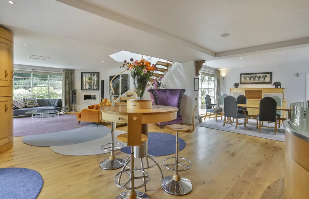 The Avenue, Bourne End, SL8 photo 3