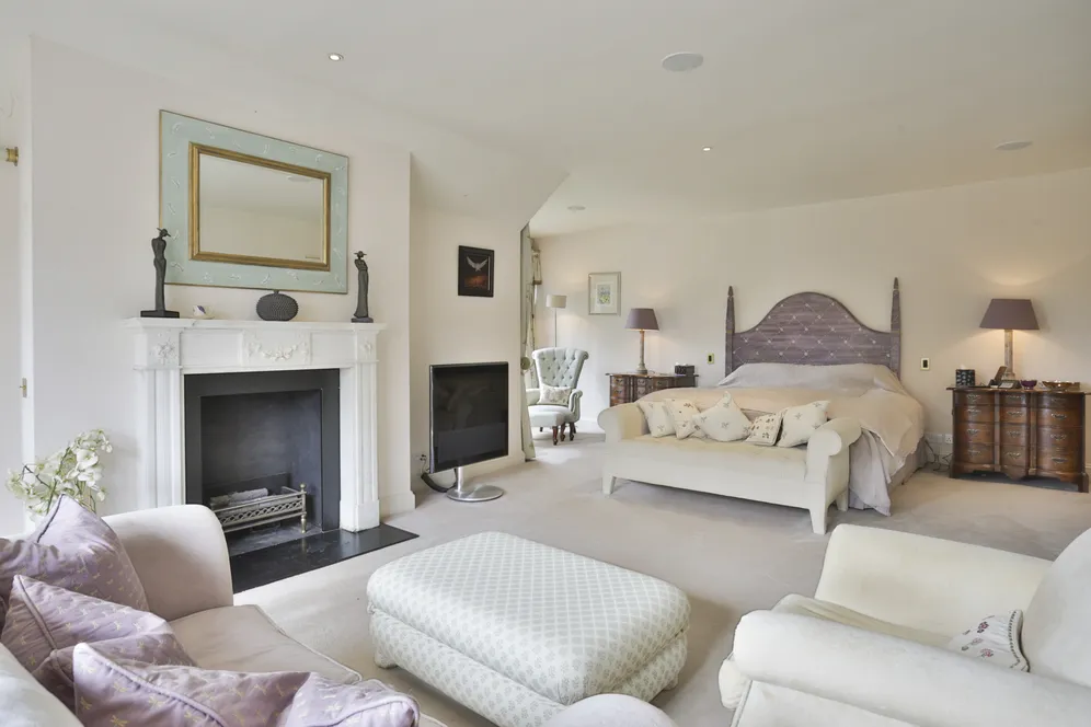The Avenue, Bourne End, SL8 photo 10