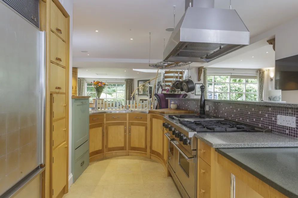 The Avenue, Bourne End, SL8 photo 6