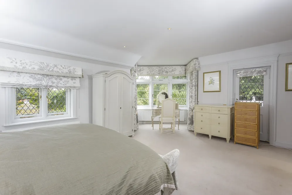 The Avenue, Bourne End, SL8 photo 13