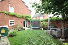 Runnymede Drive, Odiham, RG29 photo 2