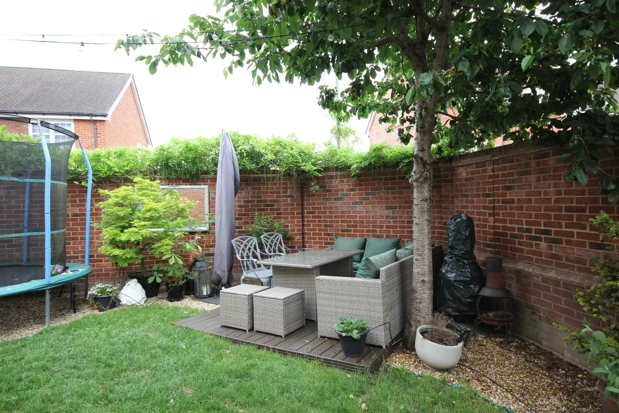 Runnymede Drive, Odiham, RG29 photo 8