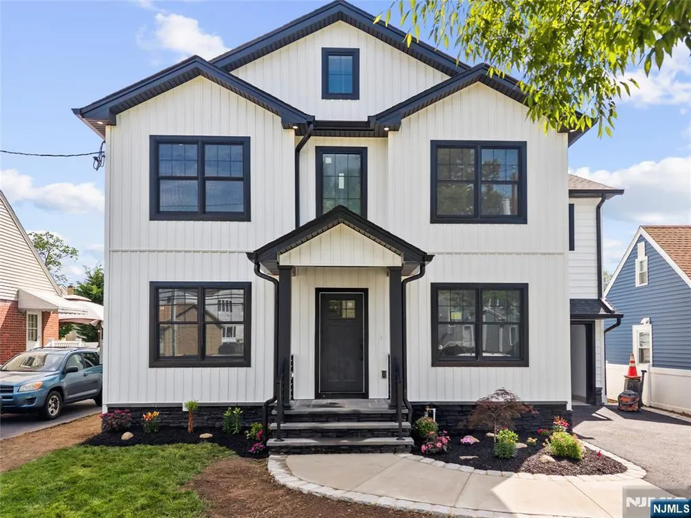 51 Becker Ave, Rochelle Park, NJ 07662