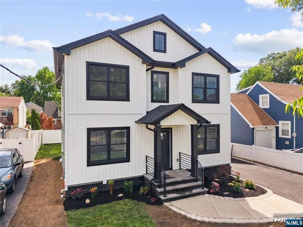 51 Becker Ave, Rochelle Park, NJ 07662