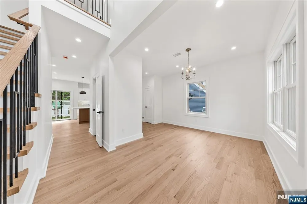 51 Becker Ave, Rochelle Park, NJ 07662