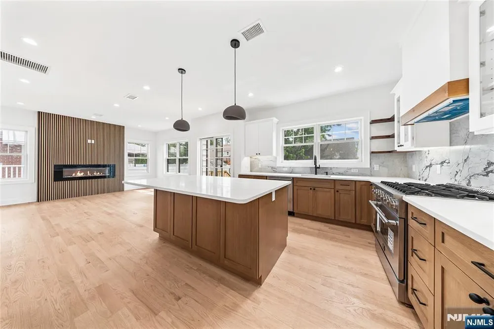 51 Becker Ave, Rochelle Park, NJ 07662