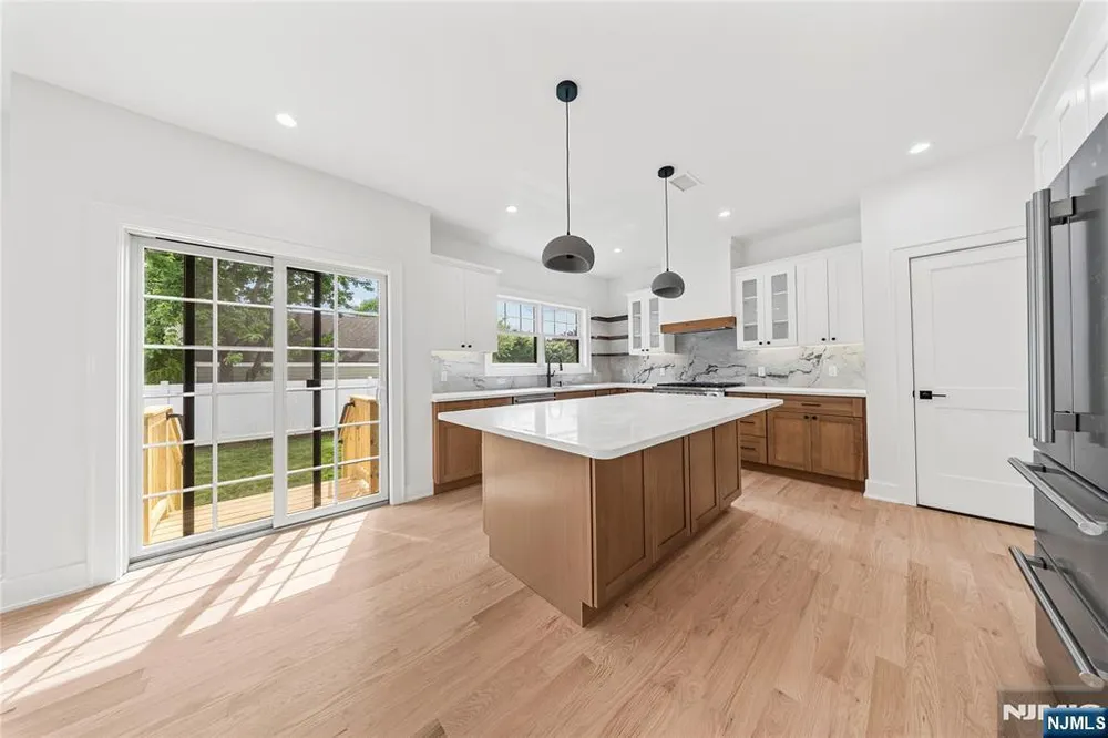 51 Becker Ave, Rochelle Park, NJ 07662