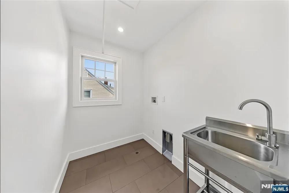 51 Becker Ave, Rochelle Park, NJ 07662