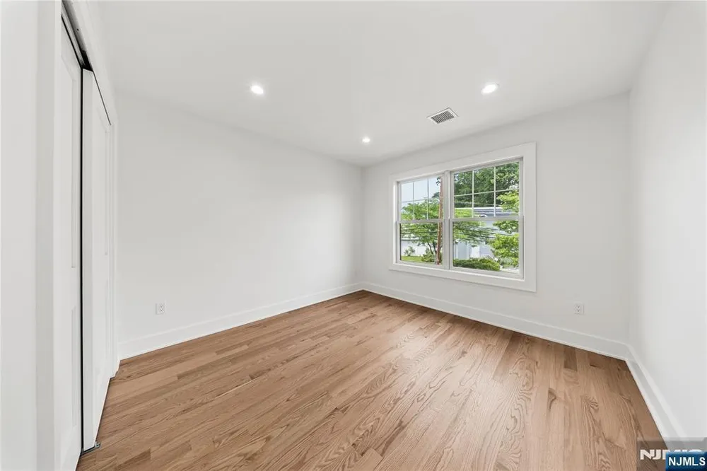 51 Becker Ave, Rochelle Park, NJ 07662
