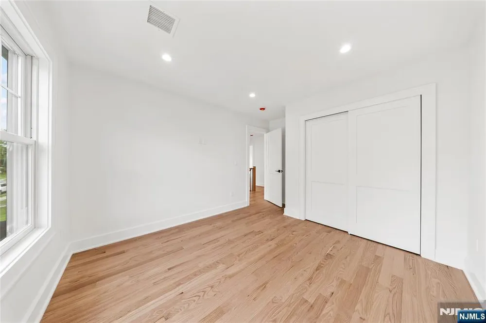 51 Becker Ave, Rochelle Park, NJ 07662