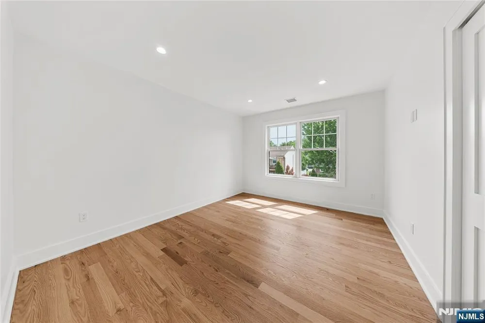 51 Becker Ave, Rochelle Park, NJ 07662