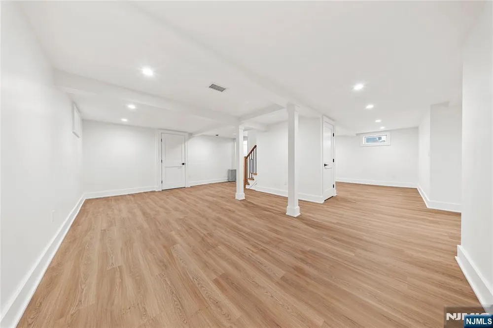 51 Becker Ave, Rochelle Park, NJ 07662