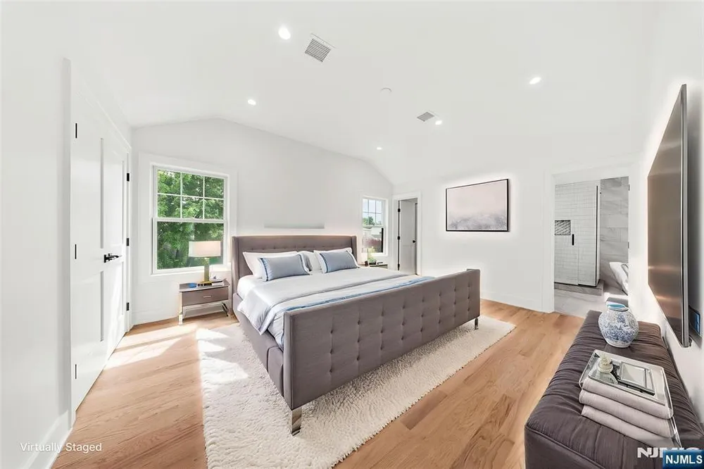 51 Becker Ave, Rochelle Park, NJ 07662