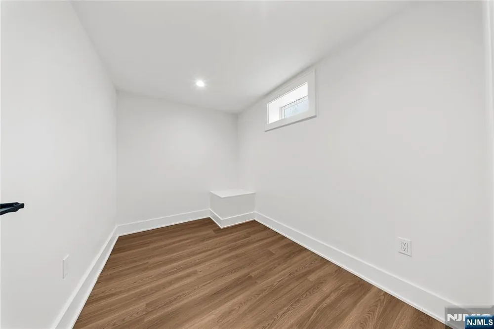 51 Becker Ave, Rochelle Park, NJ 07662