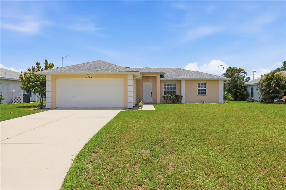 1720 Country Meadows Dr, Sarasota, FL 34235