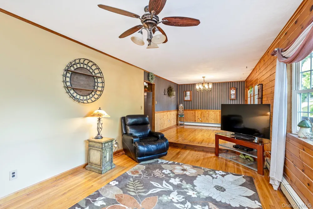 3 Boston Ave, Medford, NY 11763
