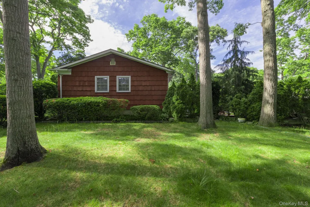3 Boston Ave, Medford, NY 11763