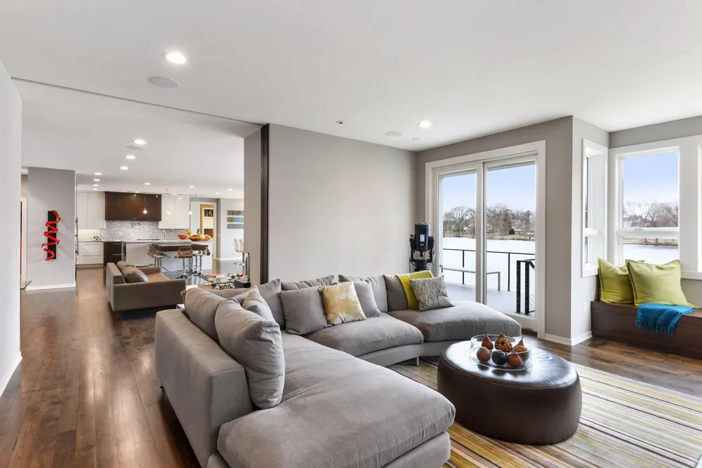 4812 Lakeview Dr, Edina, MN 55424