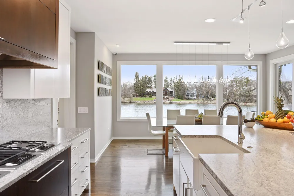 4812 Lakeview Dr, Edina, MN 55424