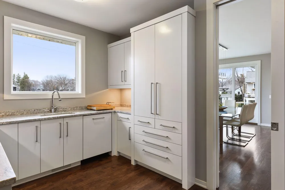 4812 Lakeview Dr, Edina, MN 55424