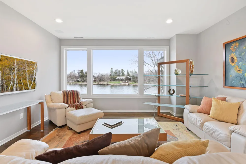 4812 Lakeview Dr, Edina, MN 55424