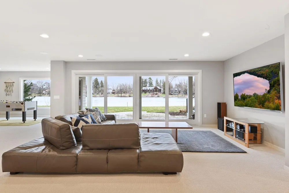 4812 Lakeview Dr, Edina, MN 55424
