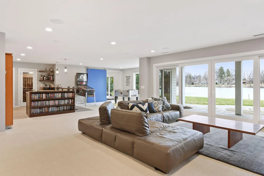 4812 Lakeview Dr, Edina, MN 55424