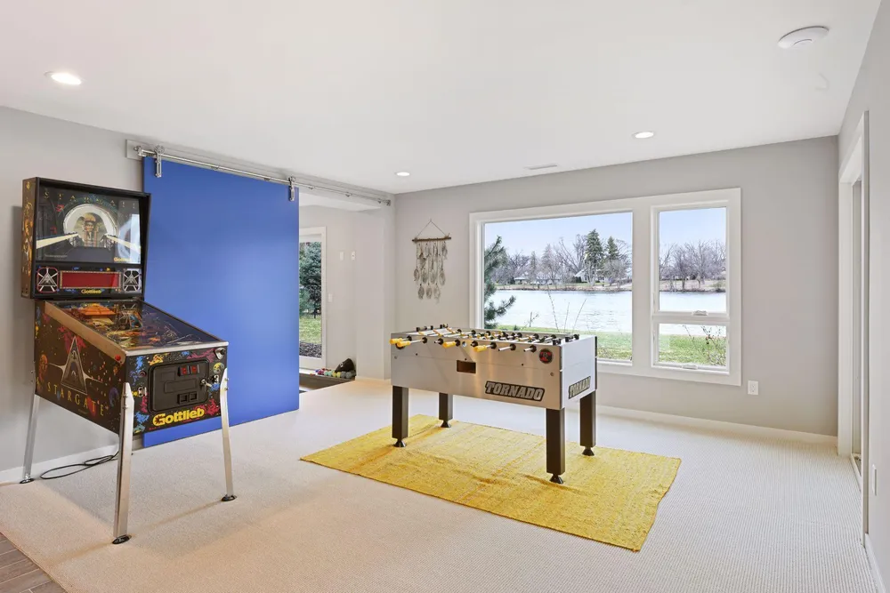 4812 Lakeview Dr, Edina, MN 55424