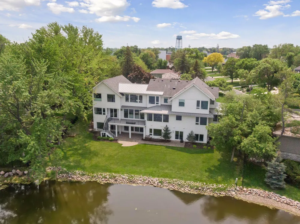 4812 Lakeview Dr, Edina, MN 55424