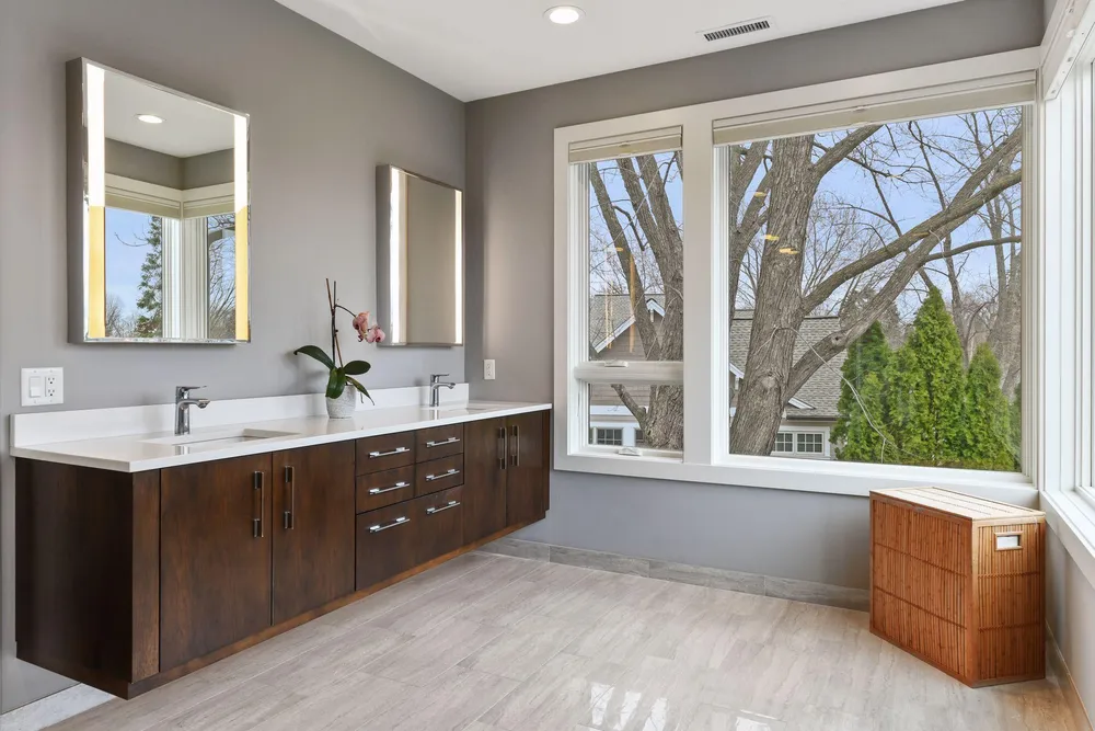 4812 Lakeview Dr, Edina, MN 55424