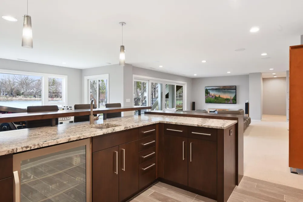 4812 Lakeview Dr, Edina, MN 55424