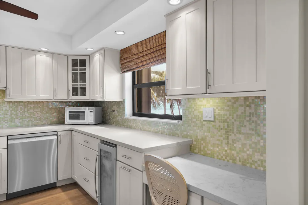 601 W Ocean Dr, Key Colony Beach, FL 33051