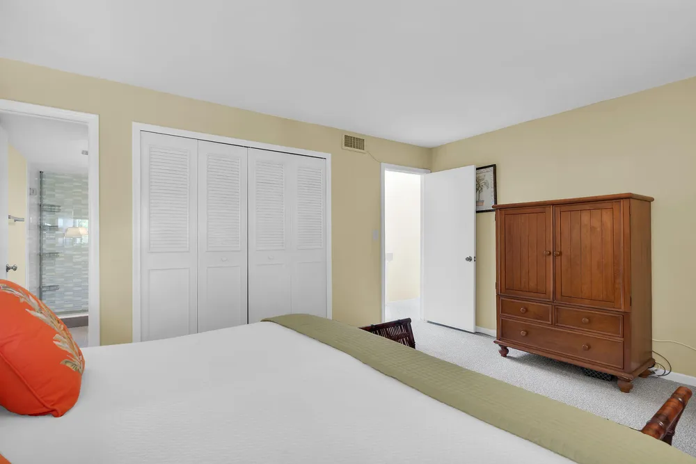 601 W Ocean Dr, Key Colony Beach, FL 33051