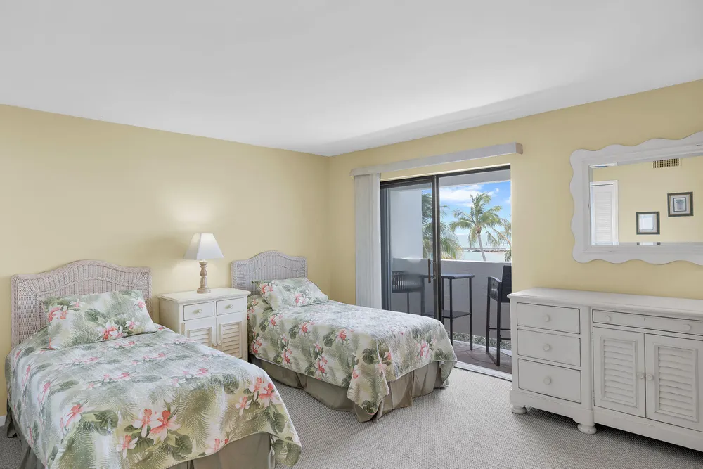 601 W Ocean Dr, Key Colony Beach, FL 33051