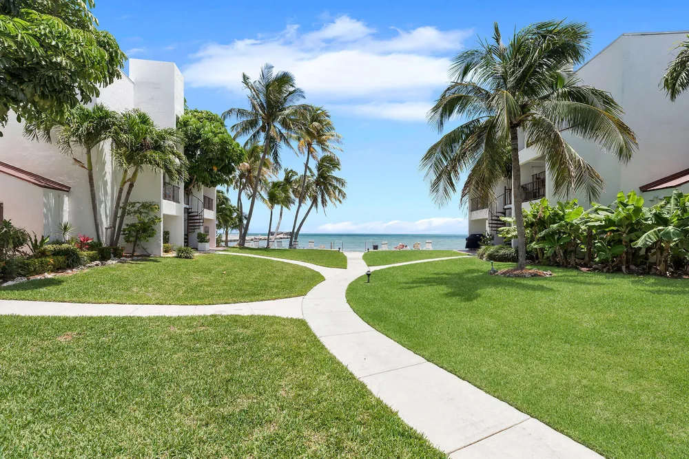 601 W Ocean Dr, Key Colony Beach, FL 33051