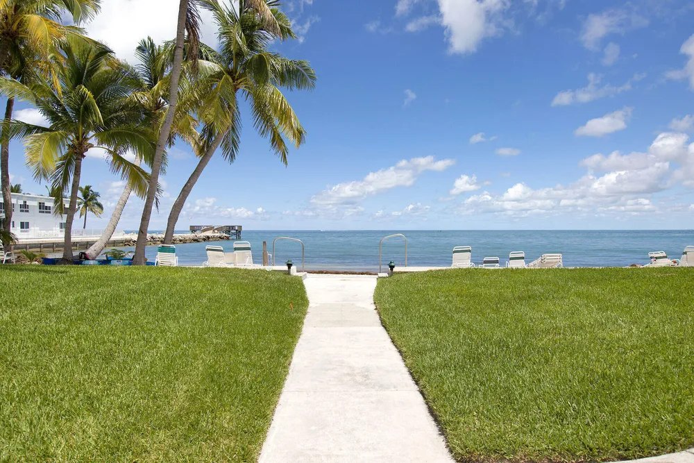 601 W Ocean Dr, Key Colony Beach, FL 33051
