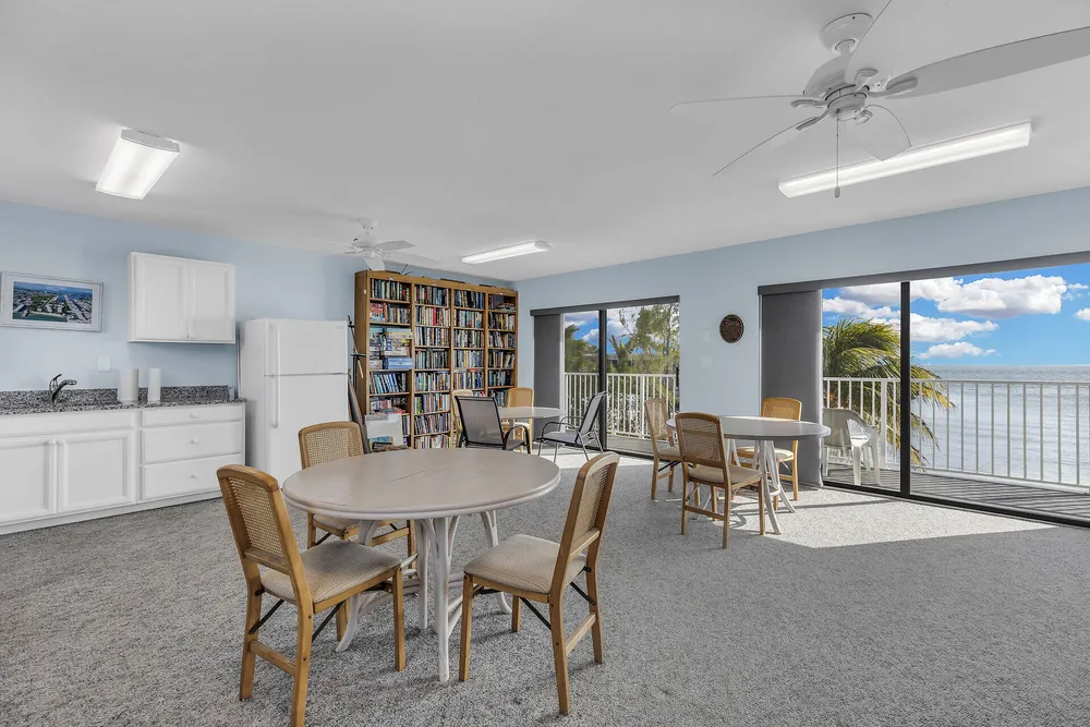 601 W Ocean Dr, Key Colony Beach, FL 33051