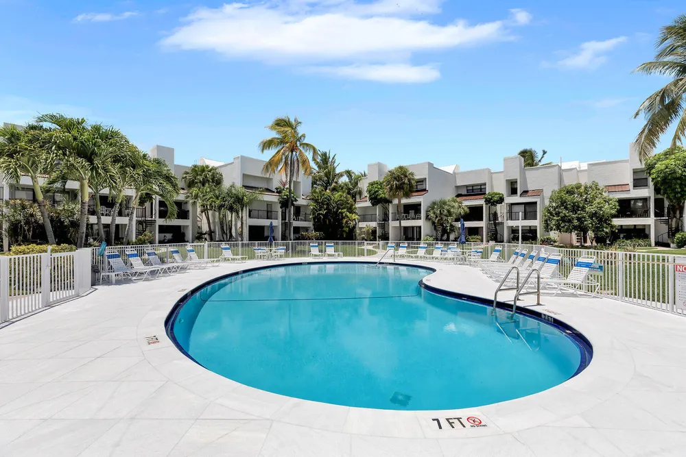 601 W Ocean Dr, Key Colony Beach, FL 33051